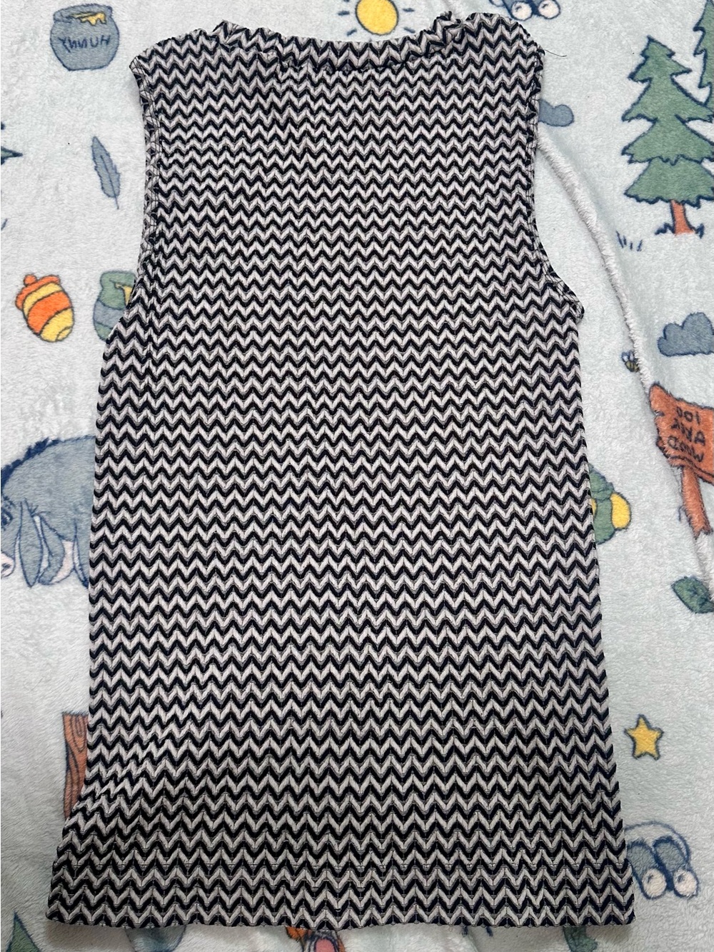 (NEW) Urban Outfitters Black and White Zigzag Knit Tank